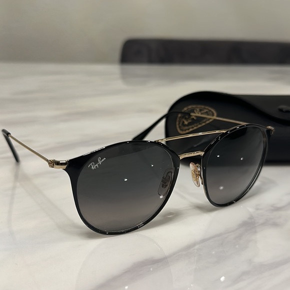 Ray-Ban Sunglasses - Picture 4 of 4